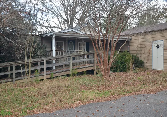 Photo 2 of Manufactured home for sale at 101 Mauldin Cir, Iva, SC 29655 | MLS# 20297191 | Listing updated on 2026-07-27