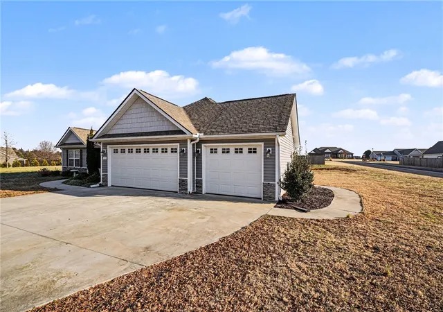 2nd image of 125 Apple Grove Dr, Inman, SC 29349 | MLS# 20297225
