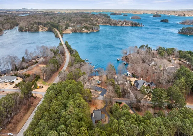 Photo 4 of Sale Pending at 104 Emerald Pointe Dr, Seneca, SC 29672 | MLS# 20296609 | Listing updated on 2026-08-18