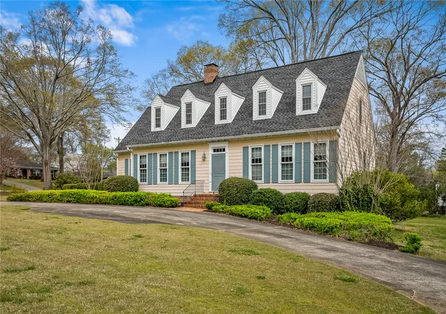 Photo 3 of Single family home for sale at 401 Berkshire Hl, Anderson, SC 29621 | MLS# 20297329 | Listing updated on 2026-08-04