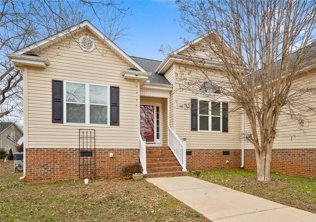 Photo 3 of Single family home for sale at 112 Jester Ct, Williamston, SC 29697 | MLS# 20297168 | Listing updated on 2026-08-17