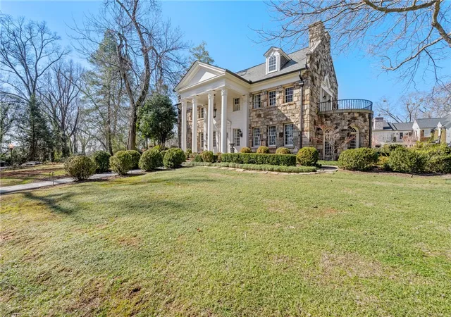 Photo 4 of Single family home for sale at 48 Ridgeland Dr, Greenville, SC 29601 | MLS# 20297584 | Listing updated on 2026-02-19