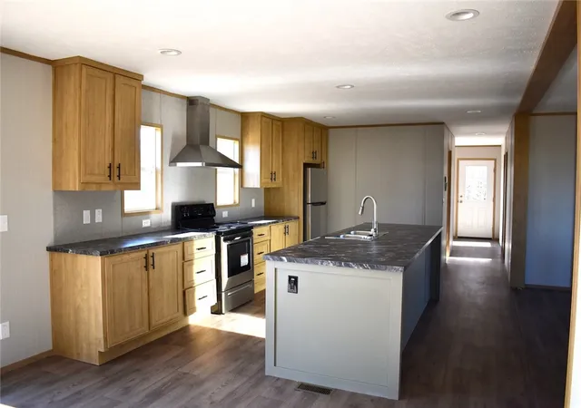 Photo 2 of Manufactured home for sale at 121 Flynn Dr, Anderson, SC 29626 | MLS# 20297591 | Listing updated on 2026-10-05