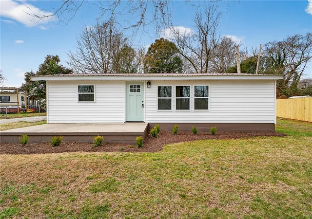 Photo 1 of Single family home for sale at 414 Hillside Dr, Anderson, SC 29625 | MLS# 20297629 | Listing updated on 2026-08-02