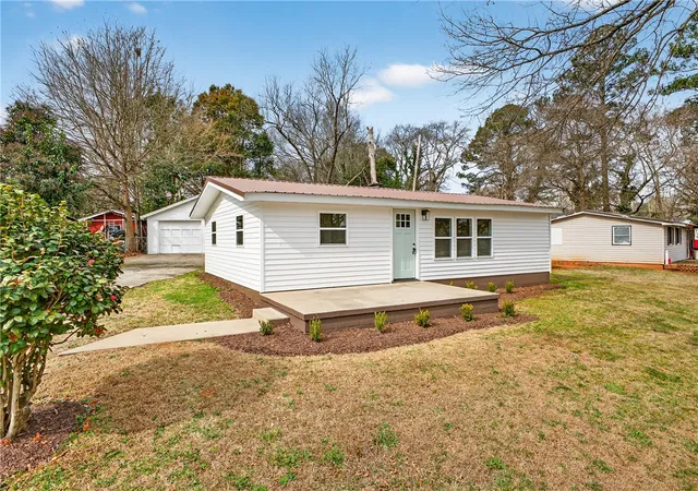 Photo 2 of Single family home for sale at 414 Hillside Dr, Anderson, SC 29625 | MLS# 20297629 | Listing updated on 2026-08-02
