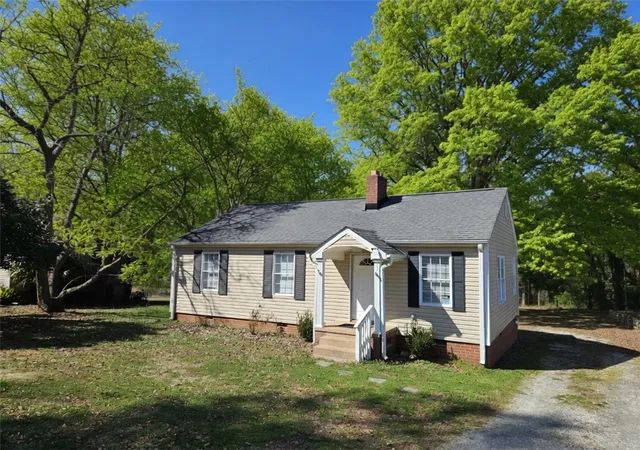 Photo 3 of Single family home for sale at 237 Pine Ln, Anderson, SC 29621 | MLS# 20297948 | Listing updated on 2026-08-31