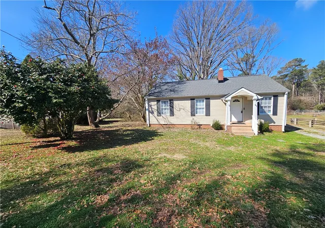 Photo 4 of Single family home for sale at 237 Pine Ln, Anderson, SC 29621 | MLS# 20297948 | Listing updated on 2026-08-31