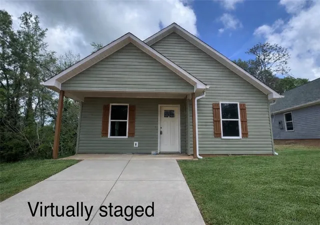 Photo 1 of Single family home for sale at 822 Delia St, Anderson, SC 29624 | MLS# 20298003 | Listing updated on 2026-09-23