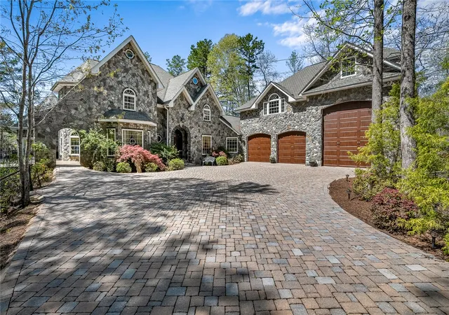 1st image of 246 E Waters Edge Ln, West Union, SC 29696 | MLS# 20298118