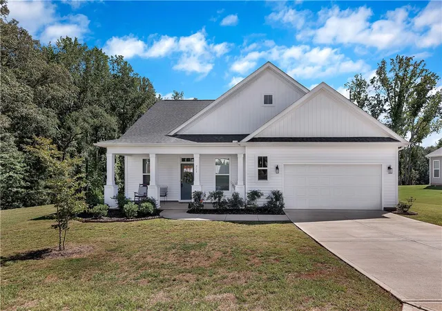 Photo 1 of Single family home for sale at 715 Oak Hl Ln, Belton, SC 29627 | MLS# 20298150 | Listing updated on 2026-08-26