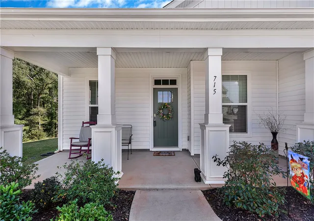 Photo 3 of Single family home for sale at 715 Oak Hl Ln, Belton, SC 29627 | MLS# 20298150 | Listing updated on 2026-08-26