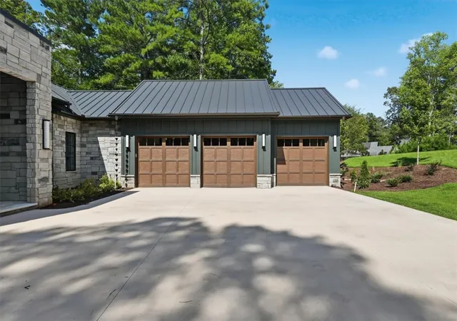 Photo 3 of Single family home for sale at 625 Cliffs Vista Pkwy, Six Mile, SC 29682 | MLS# 20297888 | Listing updated on 2026-10-28