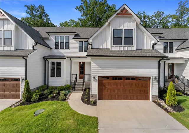1st image of 318 Breakwater Ln, Seneca, SC 29678 | MLS# 20298305