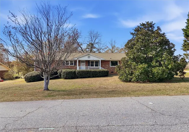 Photo 2 of Single family home for sale at 102 Pine Needle Trl, Anderson, SC 29625 | MLS# 20297987 | Listing updated on 2026-07-30