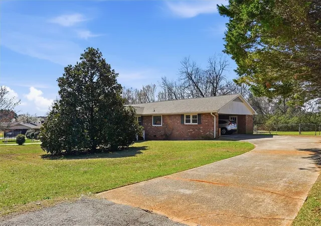 Photo 4 of Single family home for sale at 102 Pine Needle Trl, Anderson, SC 29625 | MLS# 20297987 | Listing updated on 2026-07-30