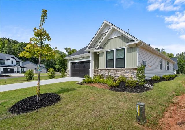 Photo 3 of Single family home for sale at 232 Creekside Cir, Williamston, SC 29697 | MLS# 20298460 | Listing updated on 2026-10-22