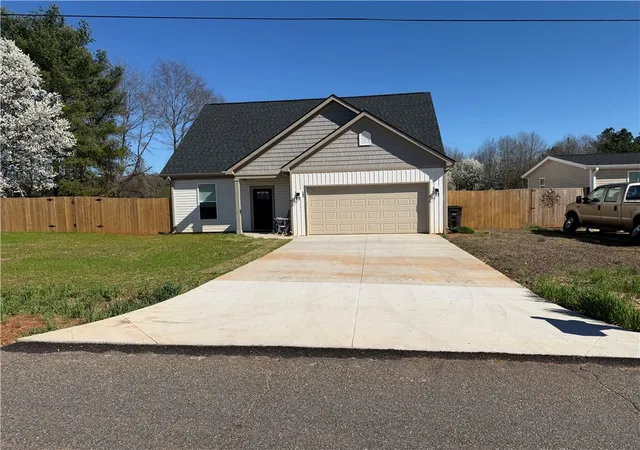 Homes for sale in Williamston, SC | 102 Turkey Trot Rd, Williamston, SC 29697 | MLS# 20298630