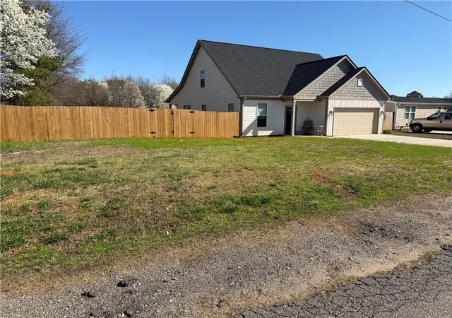 Homes for sale in Williamston, SC | 102 Turkey Trot Rd, Williamston, SC 29697 | MLS# 20298630
