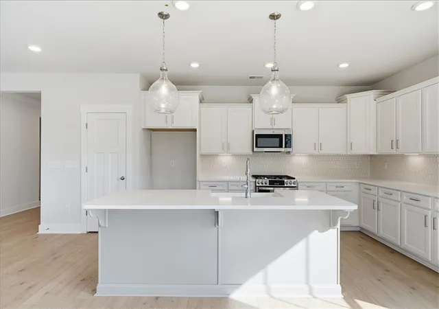 Photo 3 of Sale Pending at 229 Summerall Ln, Seneca, SC 29678 | MLS# 20298690 | Listing updated on 2026-09-28