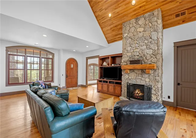 Photo 4 of Single family home for sale at 134 Ellenburg Crk Rd, Sunset, SC 29685 | MLS# 20298450 | Listing updated on 2026-08-04