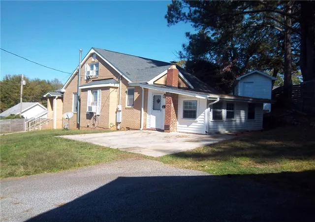 Photo 3 of Single family home for sale at 108 E B Ave, Easley, SC 29640 | MLS# 20298682 | Listing updated on 2026-08-01