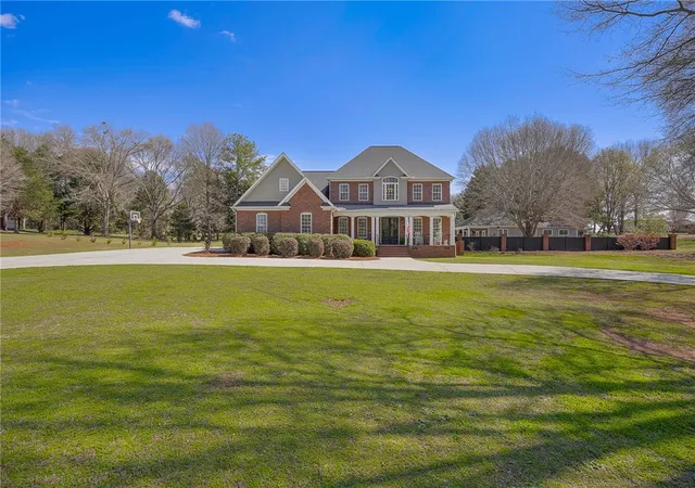 Photo 3 of Sale Pending at 233 Bowen Dr, Anderson, SC 29621 | MLS# 20298317 | Listing updated on 2026-08-28