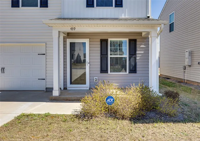 Photo 3 of Single family home for sale at 439 Seaborn Cir, Pendleton, SC 29670 | MLS# 20298817 | Listing updated on 2026-04-04