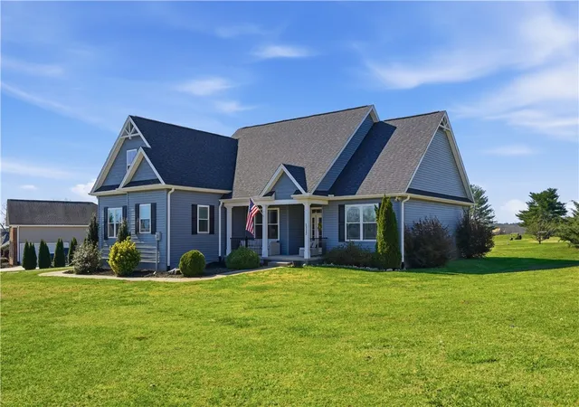 Photo 2 of Single family home for sale at 1312 Falcons Dr, Walhalla, SC 29691 | MLS# 20298865 | Listing updated on 2026-08-25