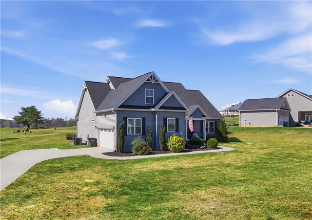 Photo 3 of Single family home for sale at 1312 Falcons Dr, Walhalla, SC 29691 | MLS# 20298865 | Listing updated on 2026-08-25
