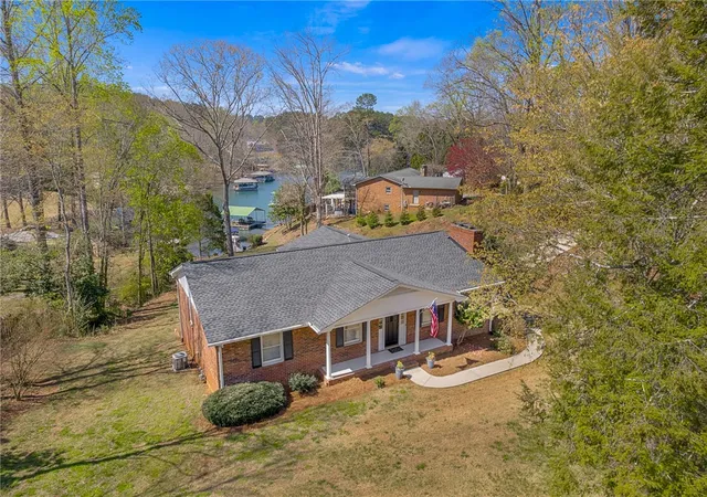 Photo 4 of Single family home for sale at 101 Cardinal Dr, Seneca, SC 29672 | MLS# 20298637 | Listing updated on 2026-08-30