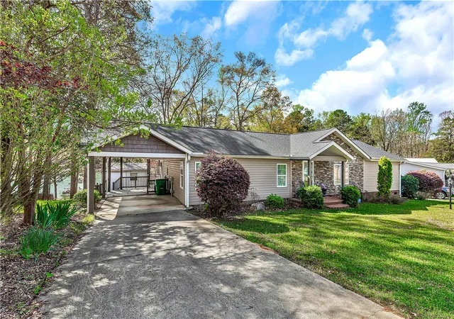 Homes for sale in Fair Play, SC | 119 Crosby Dr, Fair Play, SC 29643 | MLS# 20298880