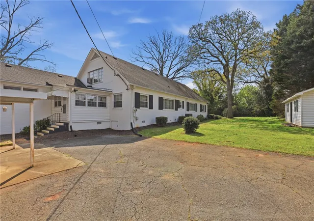Photo 2 of Single family home for sale at 1805 Lindale Rd, Anderson, SC 29621 | MLS# 20299146 | Listing updated on 2026-06-05