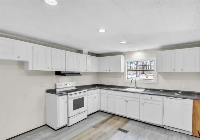 Photo 2 of Manufactured home for sale at 105 Dyar Dr, Anderson, SC 29621 | MLS# 20299174 | Listing updated on 2026-07-27
