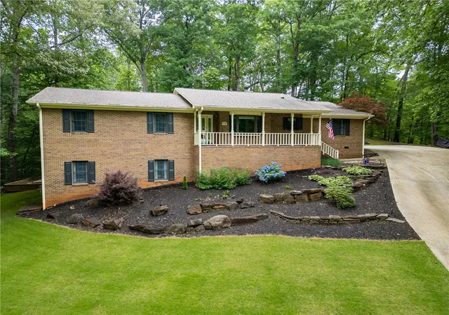 3rd image of 910 Chickasaw Dr, Westminster, SC 29693 | MLS# 20299297