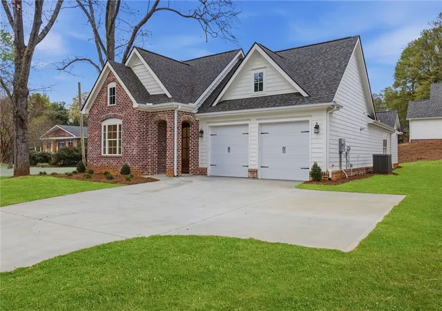 Photo 2 of Single family home for sale at 101 E C Lot A Ave, Easley, SC 29640 | MLS# 20299281 | Listing updated on 2026-09-02