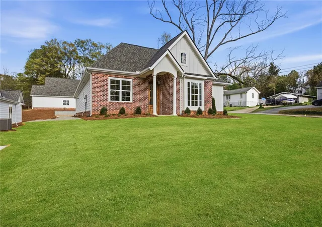Photo 2 of Single family home for sale at 101 E C Lot Ave, Easley, SC 29640 | MLS# 20299285 | Listing updated on 2026-04-25