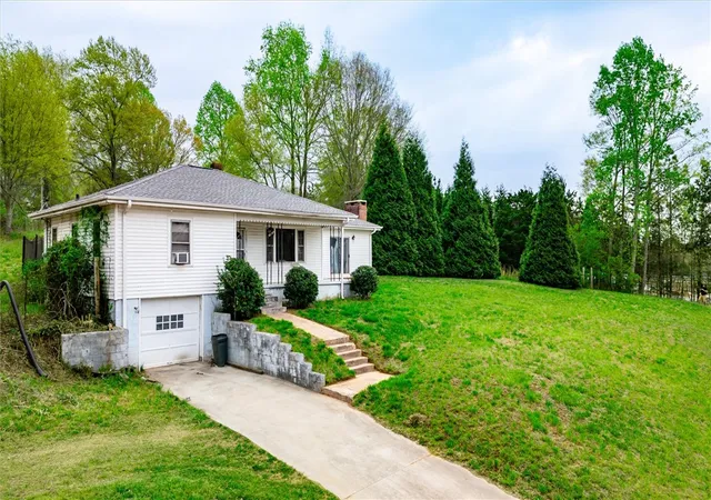 3rd image of 7703 Moorefield Memorial Hwy, Liberty, SC 29657 | MLS# 20299106