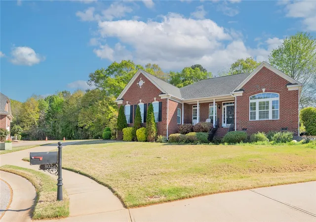 Photo 2 of Single family home for sale at 806 Hartscove Ct, Boiling Springs, SC 29316 | MLS# 20299491 | Listing updated on 2026-04-03
