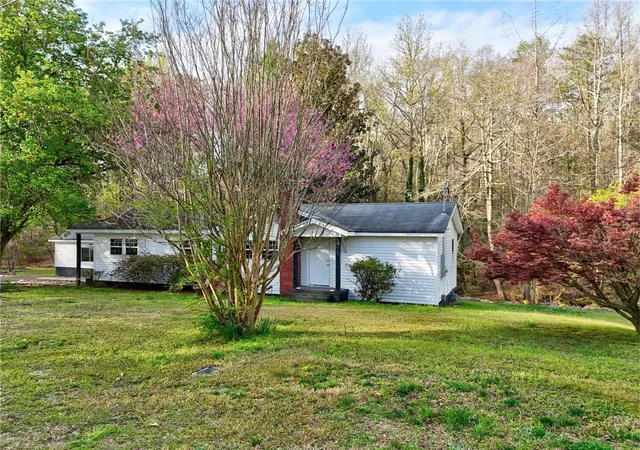 Photo 3 of Single family home for sale at 303 Garren Rd, Belton, SC 29627 | MLS# 20299503 | Listing updated on 2026-06-25
