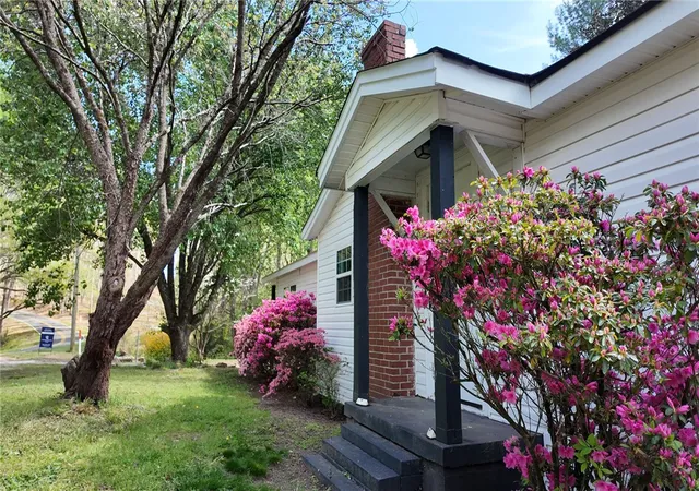 Photo 3 of Single family home for sale at 303 Garren Rd, Belton, SC 29627 | MLS# 20299503 | Listing updated on 2026-06-25