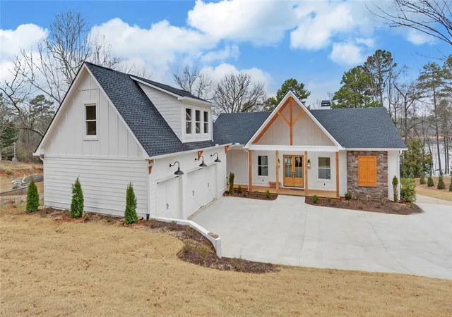 1st image of 672 Tugaloo Heights Cir, Lavonia, GA 30553 | MLS# 20299628