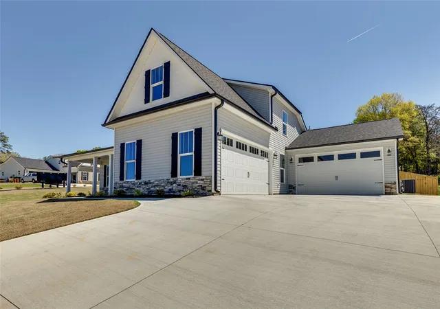 Photo 2 of Single family home for sale at 101 Powell Ct, Easley, SC 29640 | MLS# 20299697 | Listing updated on 2026-04-08