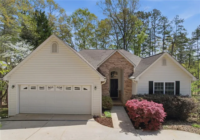 Photo 1 of Single family home for sale at 210 Elm Dr, Westminster, SC 29693 | MLS# 20299761 | Listing updated on 2026-06-09