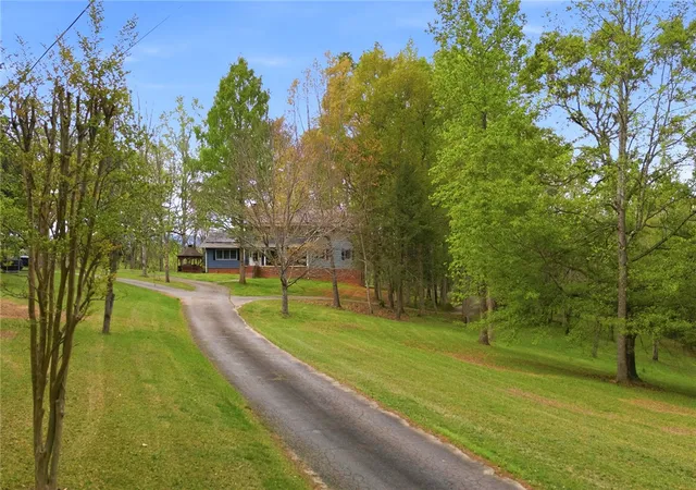 Photo 3 of Single family home for sale at 646 Flat Shls Rd, Walhalla, SC 29691 | MLS# 20299254 | Listing updated on 2026-09-02