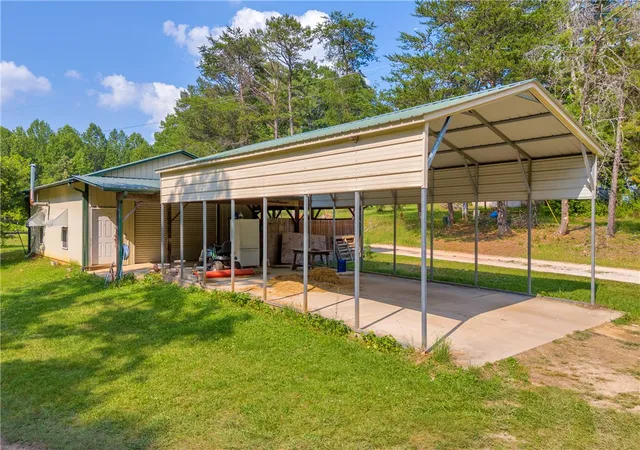 Photo 3 of Manufactured home for sale at 300 Tunnel Town Rd, Mountain Rest, SC 29664 | MLS# 20299915 | Listing updated on 2026-08-25