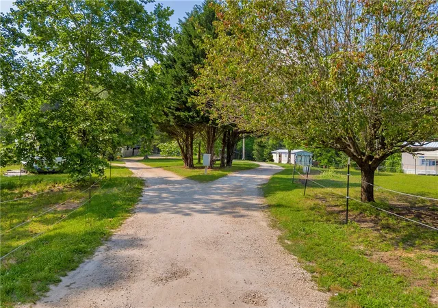 Photo 4 of Manufactured home for sale at 300 Tunnel Town Rd, Mountain Rest, SC 29664 | MLS# 20299915 | Listing updated on 2026-08-25