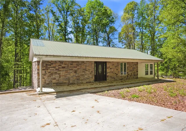 1st image of 215 Boxwood Ln, Westminster, SC 29693 | MLS# 20300045