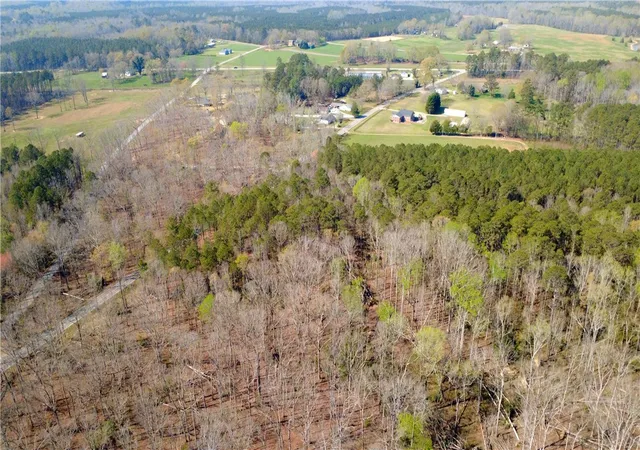 Photo 4 of House for sale at 900 Simpson Rd, Belton, SC 29627 | MLS# 20300050 | Listing updated on 2026-04-20