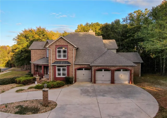 Photo 3 of Sale Pending at 112 Limelight Dr, Anderson, SC 29621 | MLS# 20300291 | Listing updated on 2026-07-31