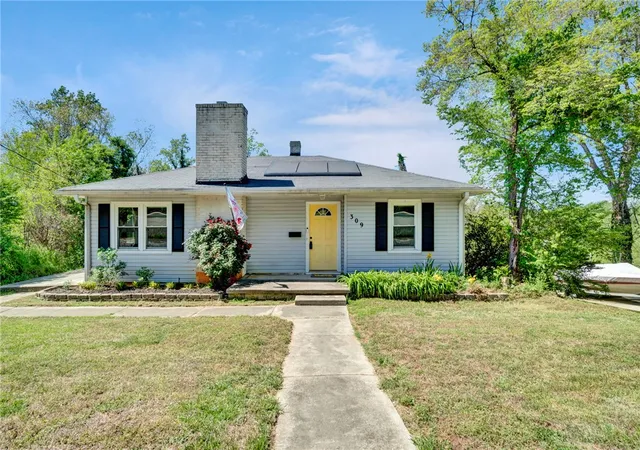 Photo 2 of Single family home for sale at 309 Pineview Dr, Pickens, SC 29671 | MLS# 20300342 | Listing updated on 2026-04-22